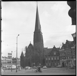 499-04 Kerk van de H.H. Martelaren van Gorcum aan het Stieltjesplein.