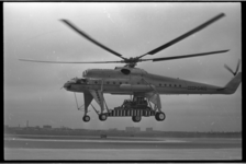 79-02 Op luchthaven Zestienhoven zijn twee Russische helikopters geland in verband met demonstraties op onder andere de ...