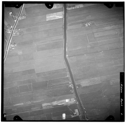 FD-4299-01 Verticale luchtfoto van de Duifpolder en de Holierhoeksche en Zouteveensche Polder met de Vlaardingsche ...