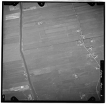 FD-4299-02 Verticale luchtfoto van de Holierhoeksche en Zouteveensche Polder met de Vlaardingschevaart (links), de ...