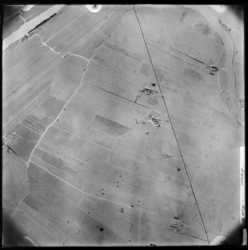FD-4299-110 Verticale luchtfoto van de Broekpolder (Vlaardingerambacht) met de Boonervliet (linksboven) Broekweg ...