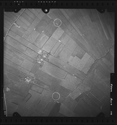 FD-4299-114 Verticale luchtfoto van de Holierhoeksche en Zouteveensche Polder (Vlaardingerambacht), met de Holyweg ...