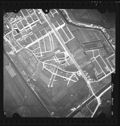 FD-4299-124 Verticale luchtfoto van de Kleinpolder (Overschie) met onder meer de Rotterdamsche Rijweg, de rijksweg ...