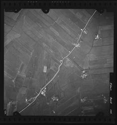 FD-4299-144 Verticale luchtfoto van Vlaardingerambacht en Kethel met de Vlaardingscheweg en de Poldervaart.