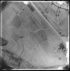 FD-4299-151 Verticale luchtfoto van de Spaansche Polder (voor de aanleg van de Pelserthaven t/m Alblashaven) en de ...