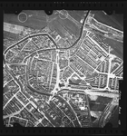 FD-4299-175 Verticale luchtfoto van de polder Nieuwland, Schiedam-Centrum en de Oud Mathenesse polder (Schiedam-Oost). ...
