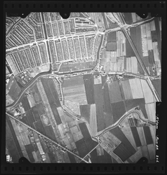 FD-4299-206 Verticale luchtfoto van Tuindorp Vreewijk (linksboven), de Smeetslandschedijk, de Dordtschestraatweg, de ...