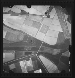 FD-4299-218 Verticale luchtfoto van Spijkenisse met de Welplaat en de Nieuwe Polder, de Oude Maas, de Noorddijk, de ...