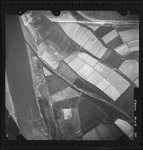 FD-4299-221 Verticale luchtfoto van de Elderspolder, de Meeuwenpolder, Nieuw Engeland en de oliespoorlijn.