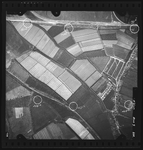 FD-4299-222 Verticale luchtfoto van de Elderspolder en Nieuw-Engeland (Hoogvliet) met de oliespoorlijn (boven). ...