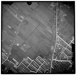 FD-4299-23 Verticale luchtfoto van de polder Honderd en Tien Morgen met Plaswijck en woningen van Hillegersberg en het ...