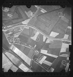 FD-4299-259 Verticale luchtfoto van Hoogvliet, de Meeuwenplaat, Boomgaardhoek met de Welhoeksche Dijk; de Groene ...