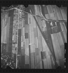 FD-4299-281 Verticale luchtfoto van de polder Binnenland (Barendrecht), met de Oostweg (links), Dordtschestraatweg, ...