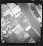 FD-4299-293 Verticale luchtfoto van de dorpskern van Spijkenisse met de Groene Kruisweg, de Meeldijk, de Breeweg, de ...