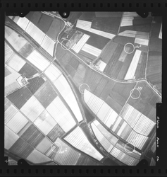 FD-4299-298 Verticale luchtfoto van Zalmplaat, de Hoogvlietschedijk en de Welhoekschedijk