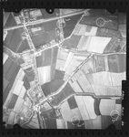 FD-4299-306 Verticale luchtfoto van Rhoon met de Jan Cornelispolder en de Zegenpolder met onder meer de Rijsdijk, ...