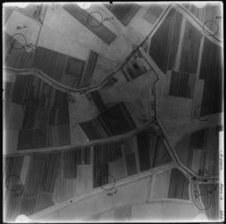 FD-4299-352 Verticale luchtfoto van de Molenpolder en de Portland Polder (Rhoon) met de Essendijk (boven) en de ...