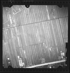 FD-4299-63 Verticale luchtfoto van de Prins Alexanderpolder met linksboven de Ommoordscheweg en onder de Hoofdweg. ...