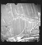 FD-4299-91 Verticale luchtfoto van Schiebroeksche Polder met de verbindingsspoorlijn genaamd ceintuurbaan (onder) en de ...