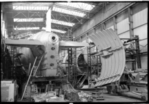 33599 De onderzeeboten Zwaardvis en Tijgerhaai (RDM-320 en RDM-321) in aanbouw in de Onderzeebootloods van de ...
