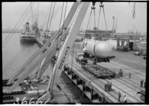 36661 Transport per Bok Matador (in de Eemhaven) van het Surry reactorvat bestemd voor een Amerikaanse kerncentrale, ...