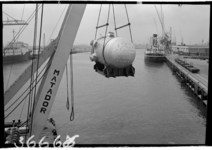 36666 Transport per Bok Matador (in de Eemhaven) van het Surry reactorvat bestemd voor een Amerikaanse kerncentrale, ...