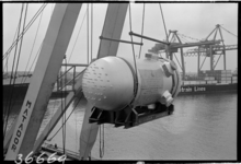 36669 Transport per Bok Matador (in de Eemhaven) van het Surry reactorvat bestemd voor een Amerikaanse kerncentrale, ...