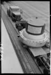 36674 Transport deksel van het Surry reactorvat bestemd voor een Amerikaanse kerncentrale, Surry I, in Virginia. ...