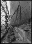RDM-11220-11 De bouw van het SS Nieuw Amsterdam (2) op de werf van de Rotterdamsche Droogdok Maatschappij met apostelen ...