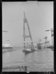 RDM-22368 Bok Moa (1) met de recycle colonne (C 601) gemaakt voor Shell Pernis in de dokhaven van de Rotterdamsche ...