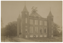 1975-275 Het Kasteel te IJsselmonde aan de Benedenstraat.