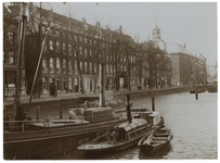1976-1617a De Blaak met een deel van de Keizersbrug en de Zuidblaak met op de achtergrond de Lutherse Kerk aan de ...