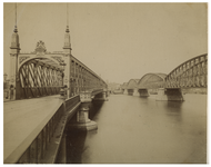 1989-90 Zicht op de twee bruggen over de Maas, de rechter is de spoorbrug. Gezien vanaf de Linker Maasoever.