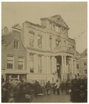 RI-997 De Korte Hoogstraat met Museum Boymans kort na de brand van 15 februari 1864. Op de voorgrond staan mensen naar ...