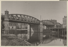 XVII-45-1 Spoorbrug over het Hofplein bij het Stokvischverlaat.