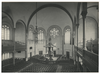 XVIII-196-00-01-2 Interieur van de Wilhelminakerk aan de Oranjeboomstraat.