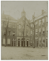 XVIII-222-2 Gereformeerde Kerk Onder het Kruis , ook wel Noorderkerk aan het Weenaplein.