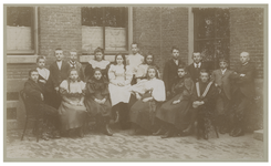 XXII-88-00-02-17 Leerlingen van klas 1a van leerjaar 1895-1896 het Erasmiaans Gymnasium aan de Coolvest. Zittend van ...