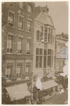 XXIII-43 Zicht op de Korte Hoogstraat met panden van het Centraal Kleedermagazijn en de Sigarenfabriek.