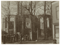XXXI-457-02 De Nederlands Hervormde Kerk aan de Overschiese Dorpstraat in Overschie, na de brand van 19 maart 1899. Op ...
