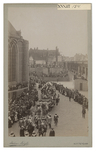 XXXIII-154 Zicht op de historische optocht met praalwagen bij de Kroningsfeesten die gehouden werden van 31 augustus ...
