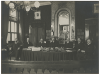 XXXIII-257-00-01 Het college van burgemeester en wethouders oktober 1910. In het midden burgemeester A.R. Zimmerman. ...