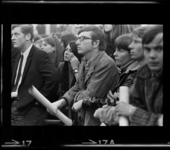 1972-38927-17 Publiek op de Hippy Happy Beurs voor 'twieners' (tieners en Twens) in de Ahoyhal op het Heliportterrein ...