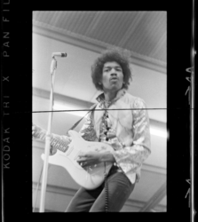 1972-38927-4 Optreden van Jimi Hendrix, The Jimi Hendrix Experience, op de Hippy Happy Beurs voor 'twieners' (tieners ...