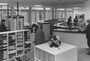 1967-773 Het voorlichtingscentrum van de Stichting Wonen aan de Korte Lijnbaan.