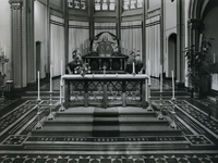 1967-86 Interieur van het koor in de kerk 'De Allerheiligste Verlosser' aan de Goudse Rijweg.