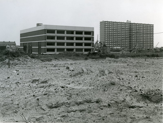1968-1159 Het gemaal aan het Fioringras. Rechts de flat aan de Kelloggplaats.