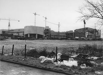 1968-148 Bouw van de Nederlandse Economische Hogeschool aan de Laan van Woudestein.