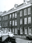 1968-1832 De Dirk Smitsstraat met de huisnummers 46 t/m 48.