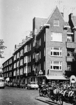 1968-2041 Gezicht op de Kapelstraat met rechts de Pieter de Hoochstraat.